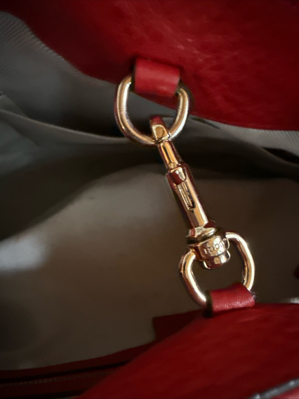 Gucci Red Pebbled Leather Shoulder Bag with Gold Chains - Picture 12 of 16